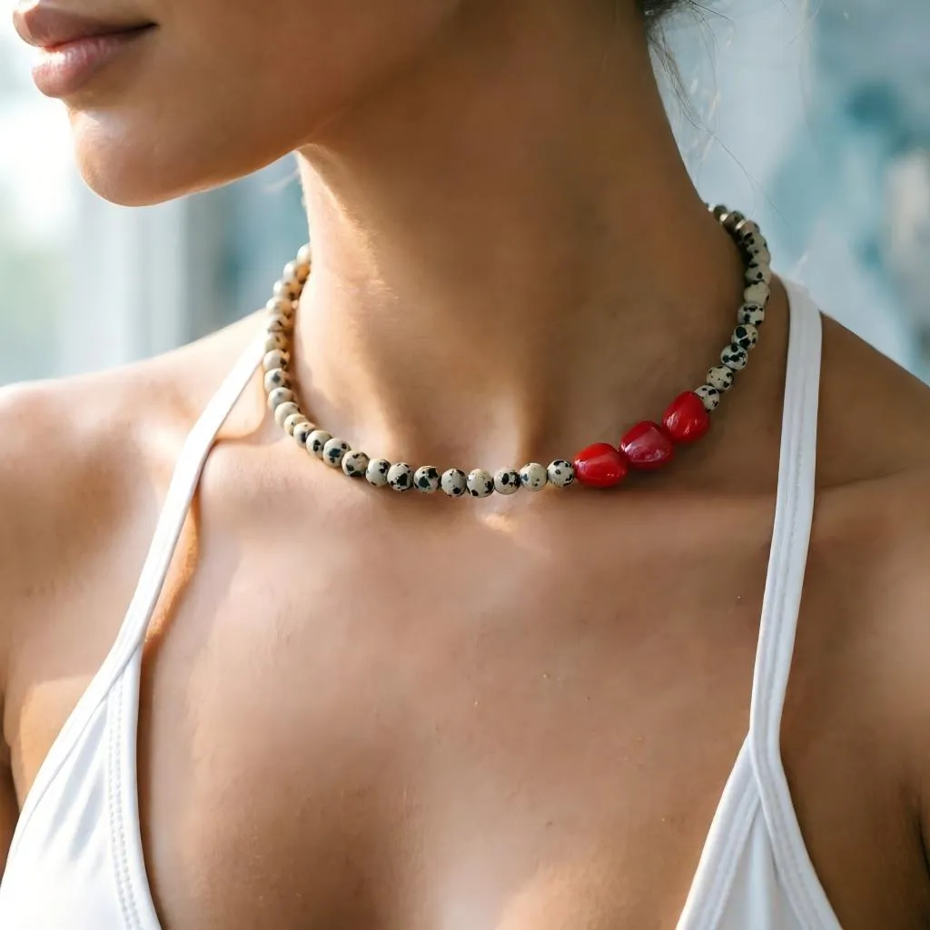 Spotted Stone Red Heart Beaded Choker Necklace – Light Luxury Versatile Collarbone Jewelry, Trendy Designer Pendant Chain for Women, Unique Gift for Her